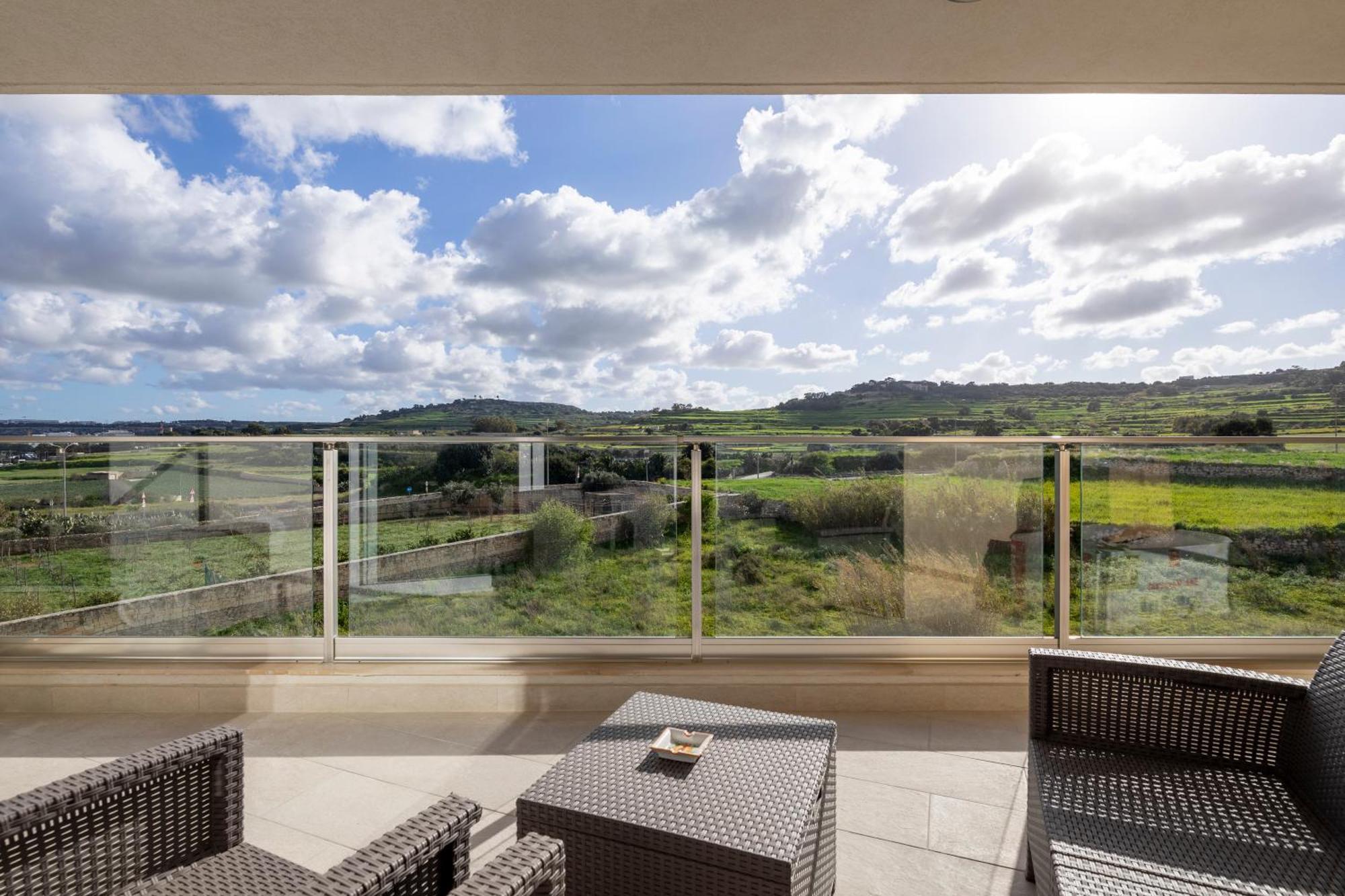 Modern & Spacious 2Br Apartment With Country Views - Close To Xemxija Bay Сейнт Полс Бей Екстериор снимка